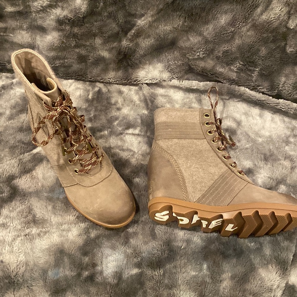 Sorel lace up booties. Taupe/tan color. Never worn. Size 8.5